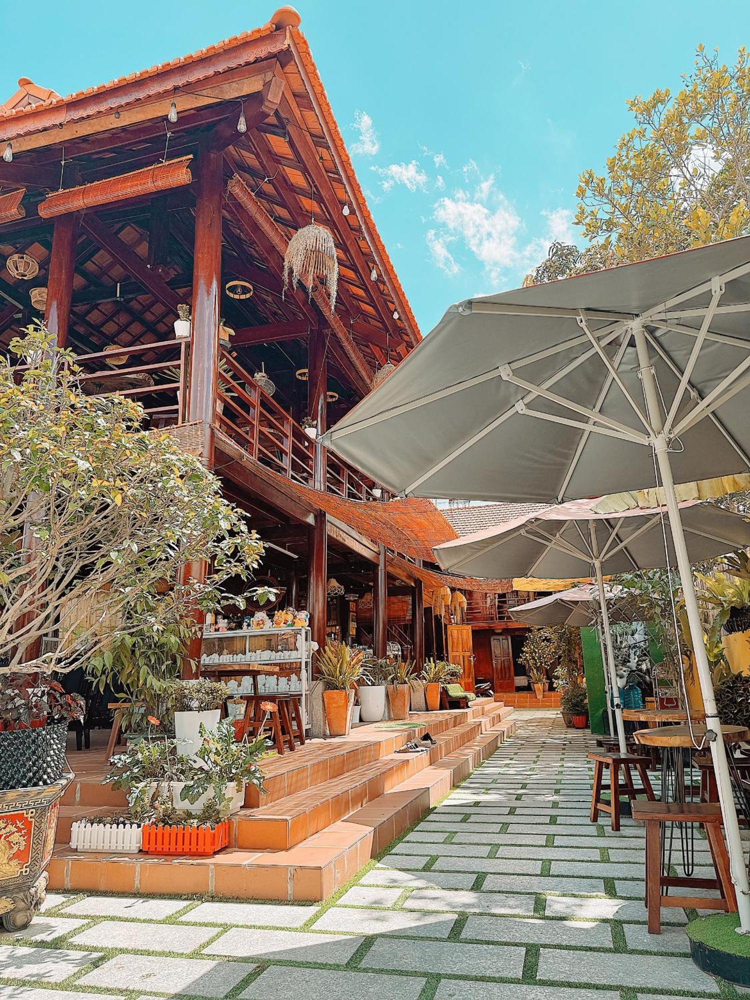 Kara Homestay & Cafe カントー エクステリア 写真