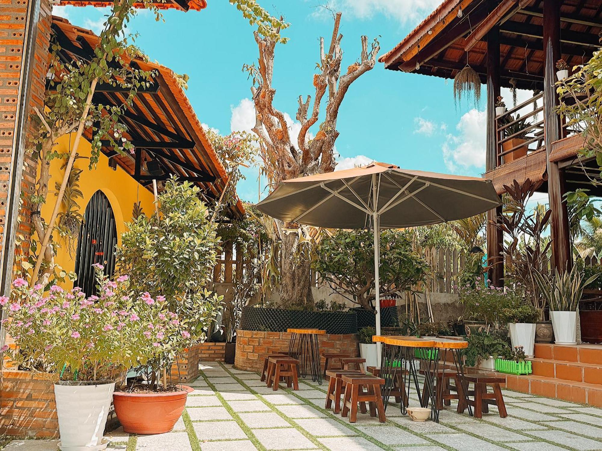 Kara Homestay & Cafe カントー エクステリア 写真